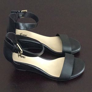 Fiona wedge sandals black